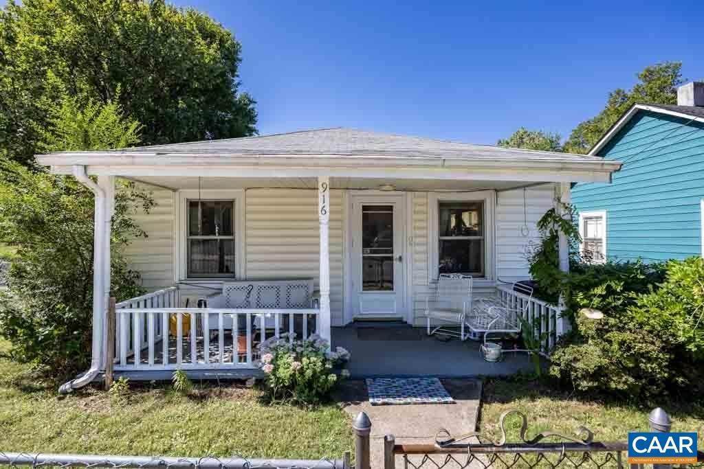 15. Single Family Homes for Sale at 916 PAGE Street Charlottesville, Virginia 22903 United States