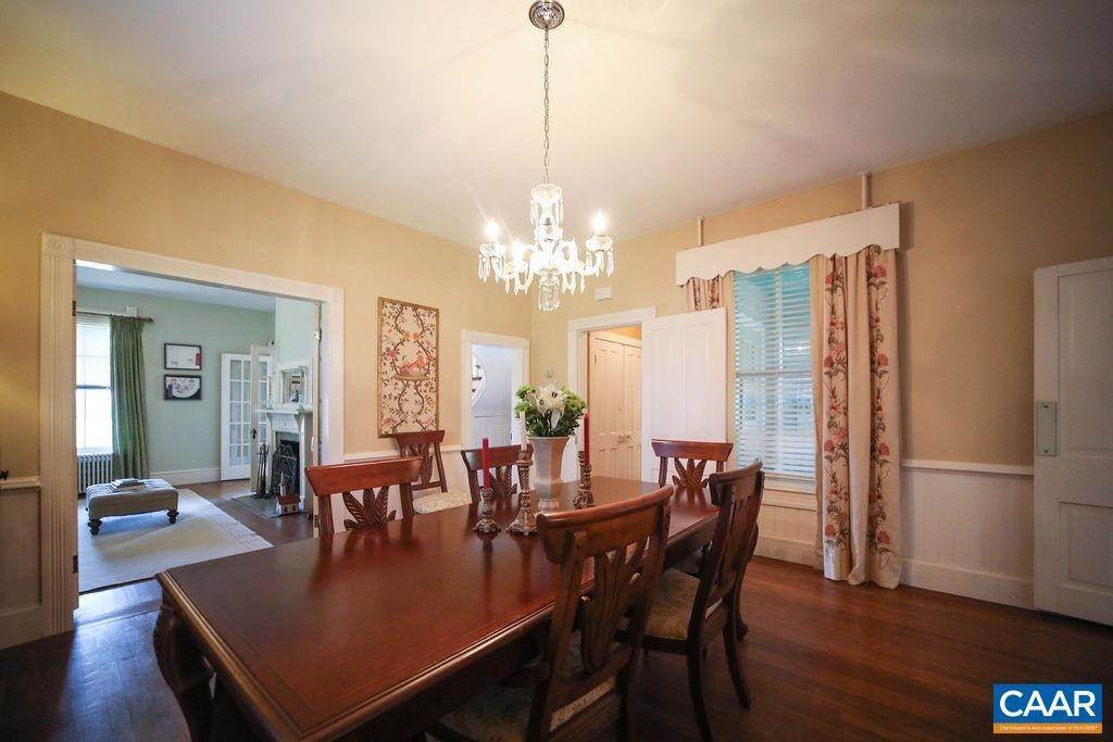 30. Single Family Homes for Sale at 265 DRAFT Avenue Stuarts Draft, Virginia 24477 United States