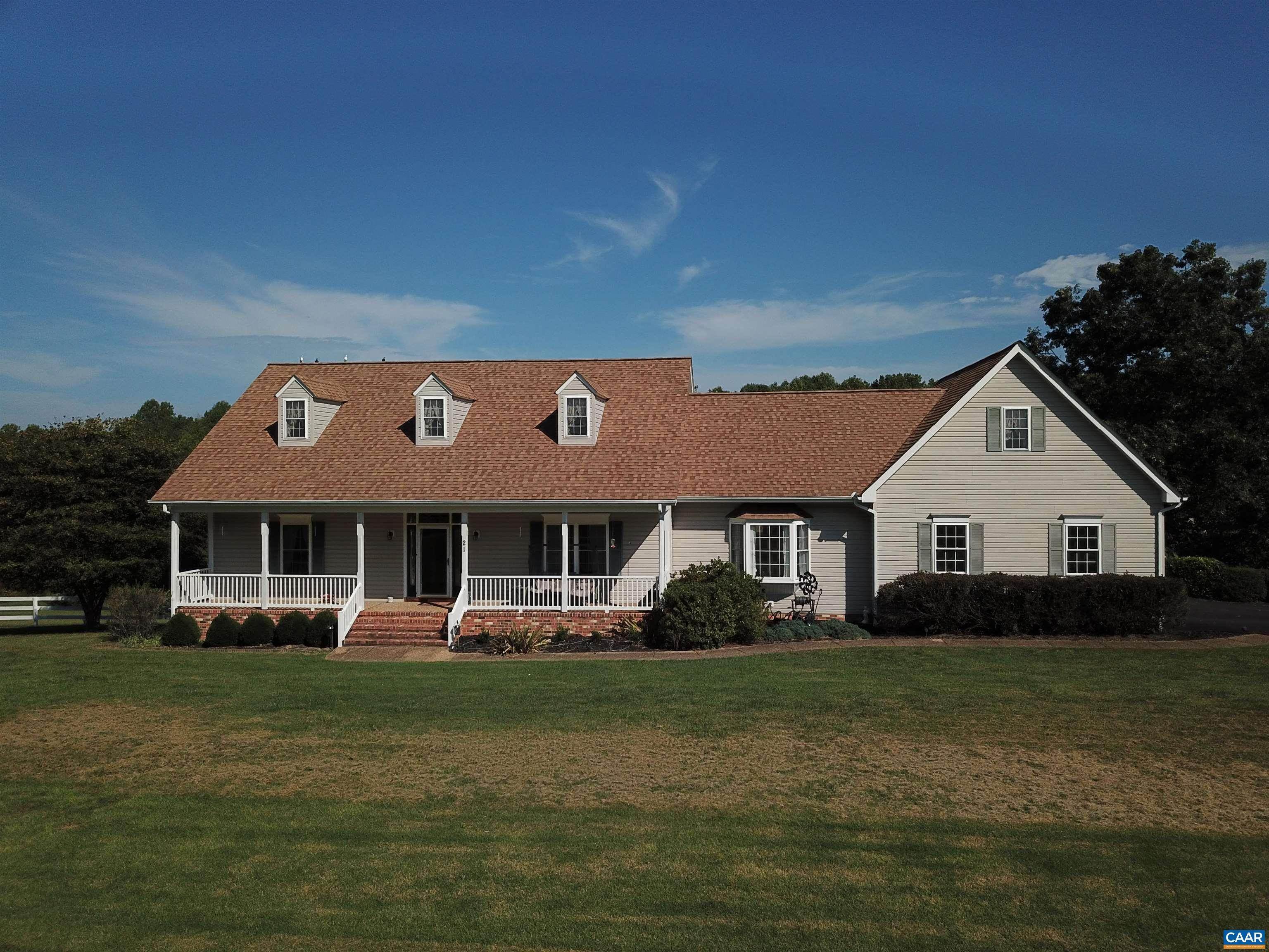 Single Family Homes 为 销售 在 21 THURMAN Road Troy, 弗吉尼亚州 22974 美国