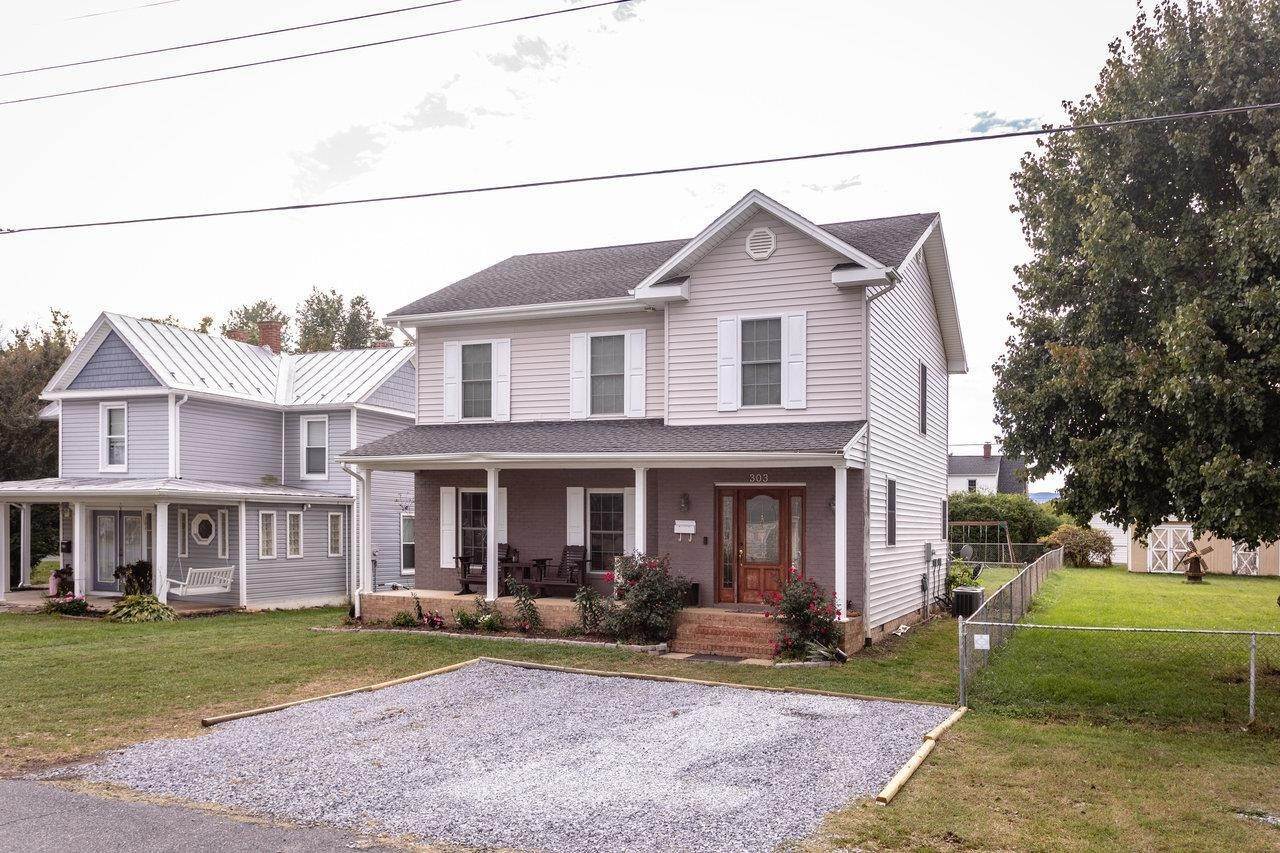 22. Single Family Homes for Sale at 303 JACKSON Avenue Elkton, Virginia 22827 United States