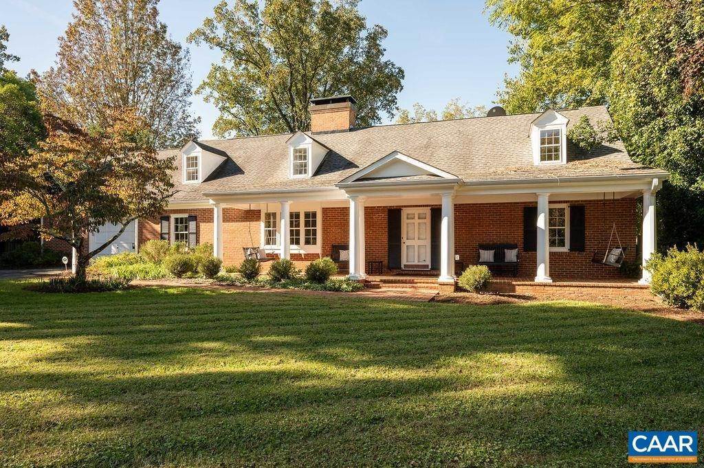 Single Family Homes pour l Vente à 1882 WESTVIEW Road Charlottesville, Virginia 22903 États-Unis