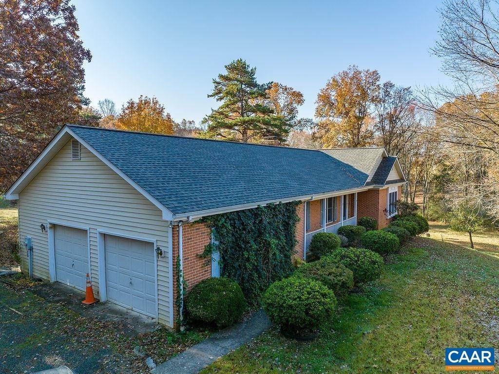 Single Family Homes 为 销售 在 9795 CRITZER SHOP Road Afton, 弗吉尼亚州 22920 美国
