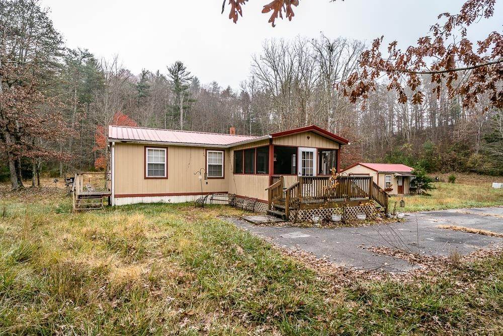 Single Family Homes 为 销售 在 701 GRIFFITH Lane Clifton Forge, 弗吉尼亚州 24422 美国