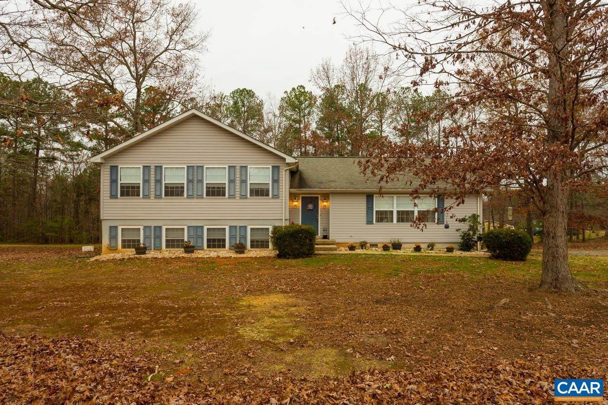 Single Family Homes 为 销售 在 39 PAYNES MILL Road Troy, 弗吉尼亚州 22974 美国