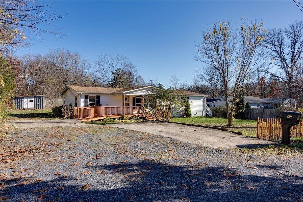Single Family Homes 为 销售 在 92 COTTONWOOD Avenue Grottoes, 弗吉尼亚州 24441 美国