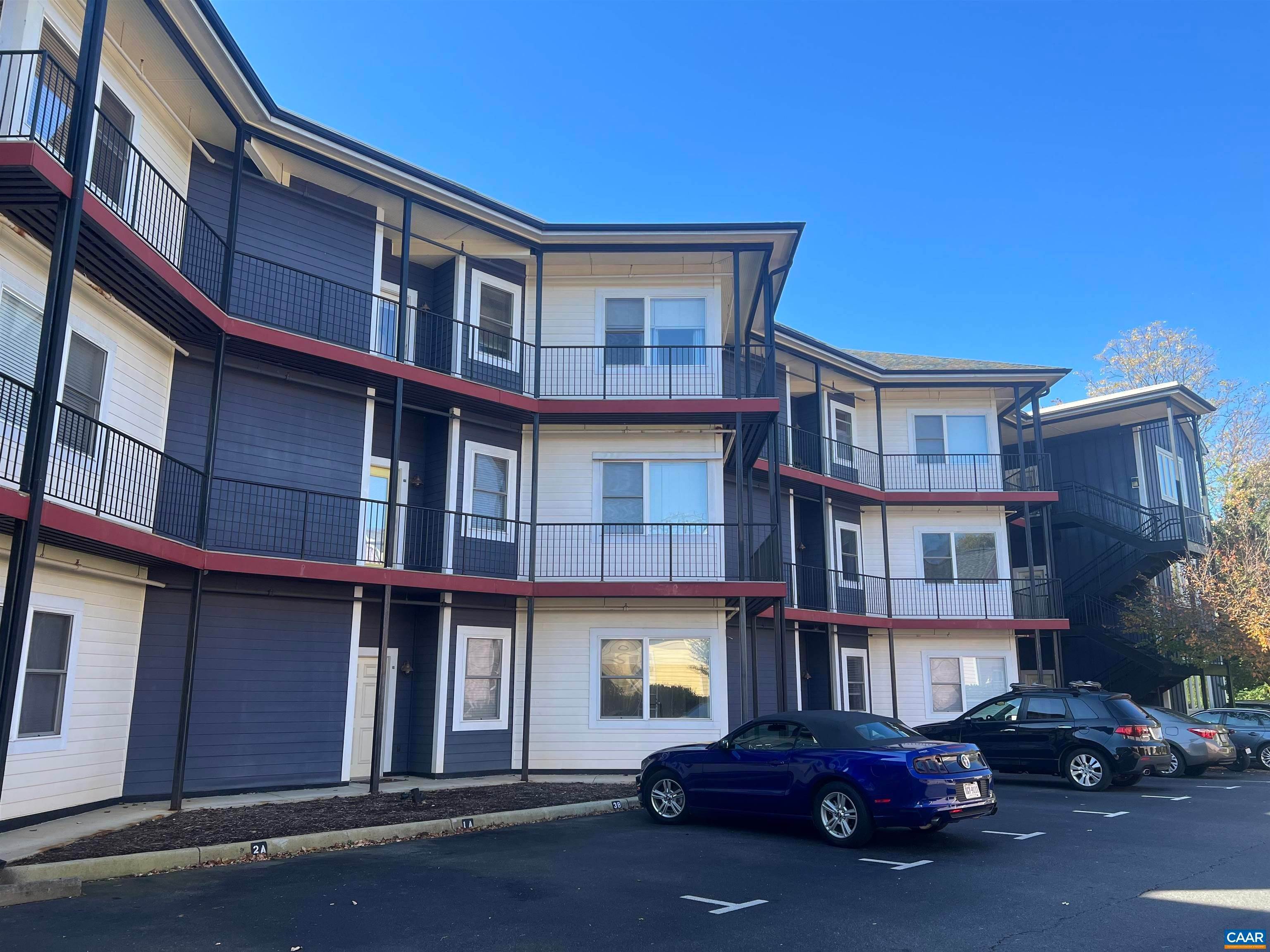 Condominiums for Sale at 215 5TH ST #3B Charlottesville, Virginia 22903 United States