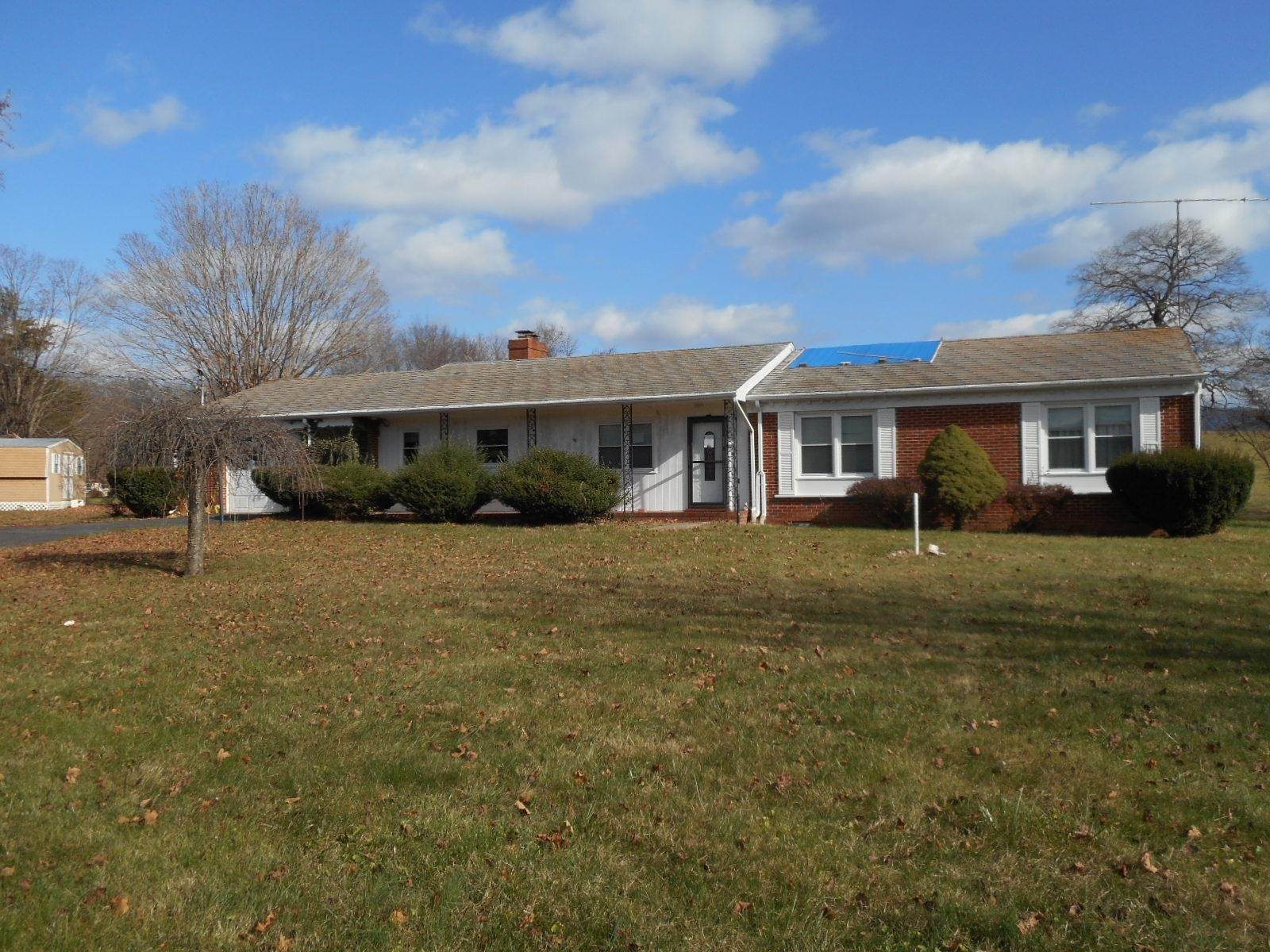 Single Family Homes 为 销售 在 275 FLOYD Avenue Shenandoah, 弗吉尼亚州 22849 美国