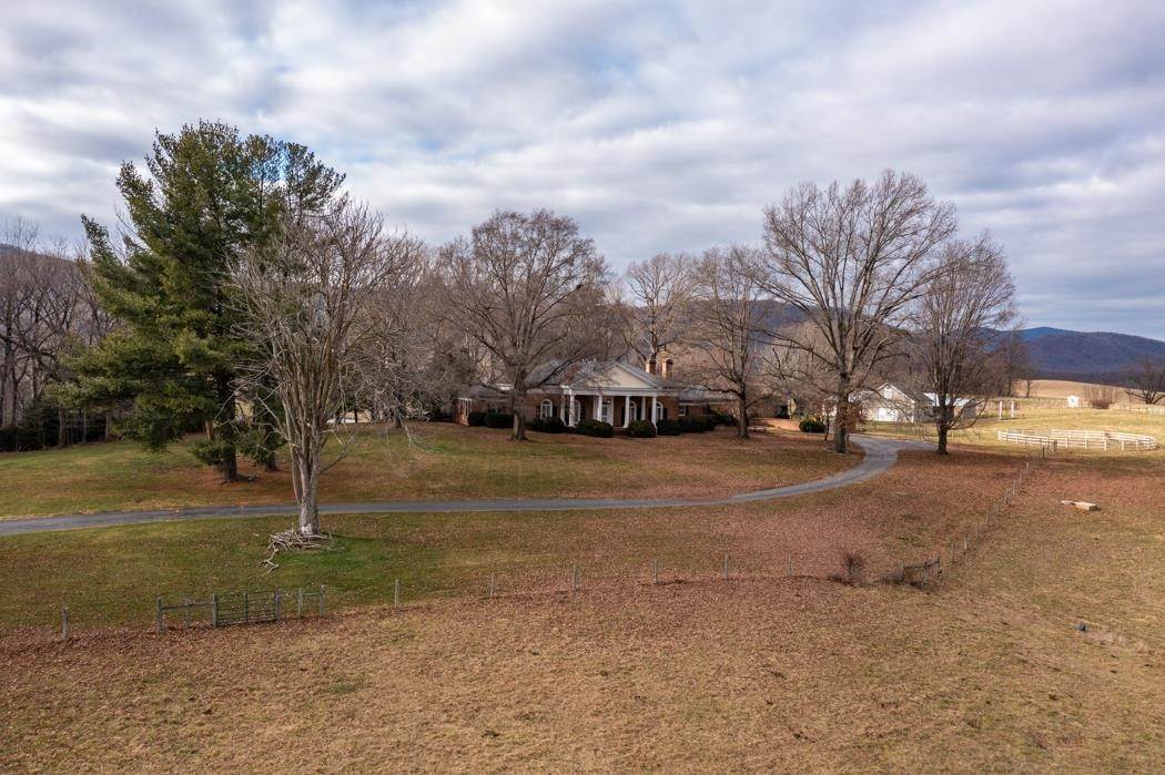 2. Single Family Homes for Sale at 135 CATTLEMAN Road Swoope, Virginia 24479 United States