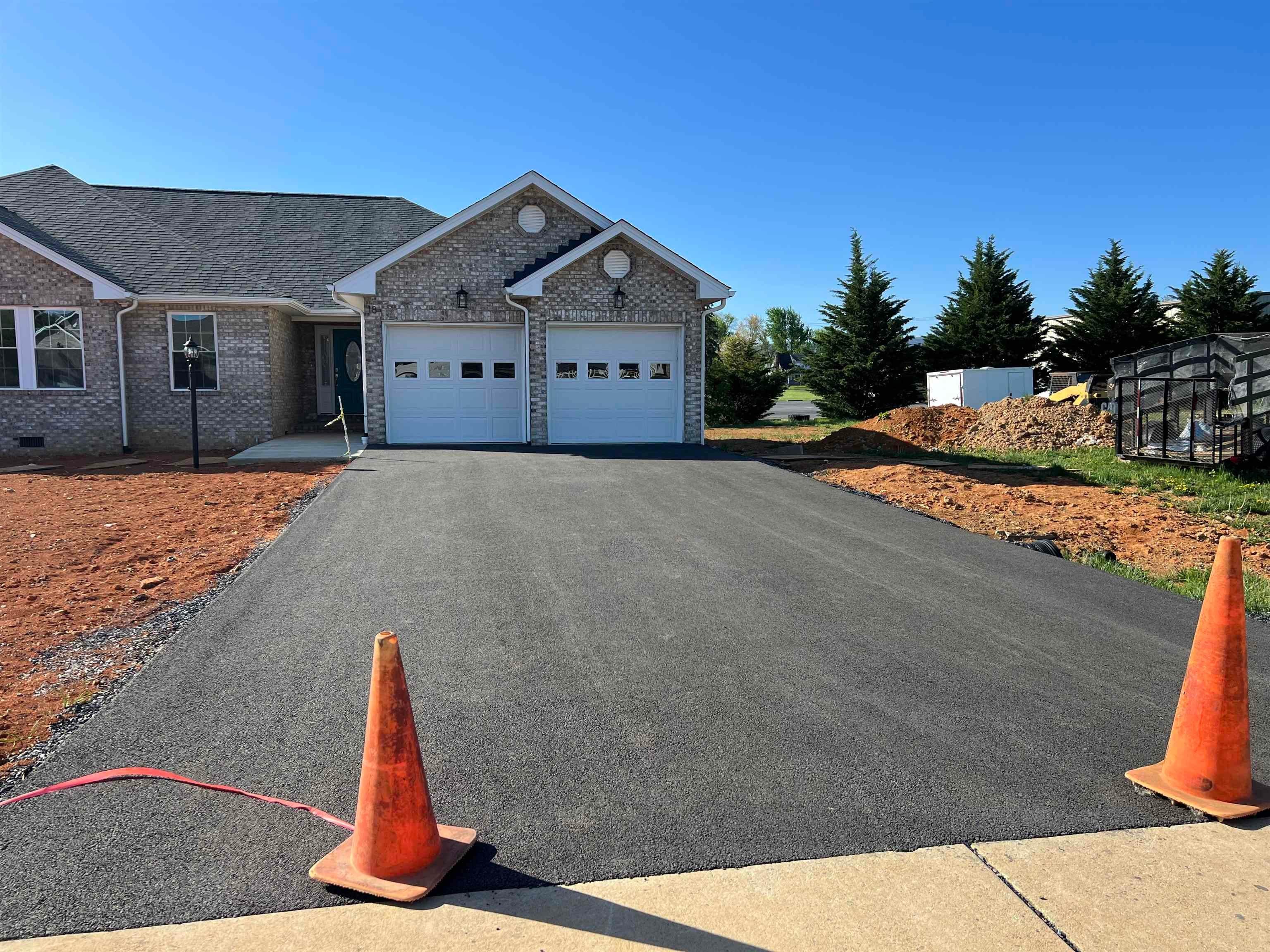 Single Family Homes 为 销售 在 18 MERIWETHER Circle Stuarts Draft, 弗吉尼亚州 24477 美国