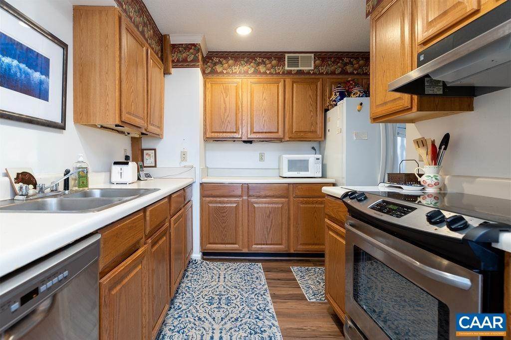 9. Condominiums for Sale at 2025 STONE RIDGE CONDOS Wintergreen, Virginia 22967 United States