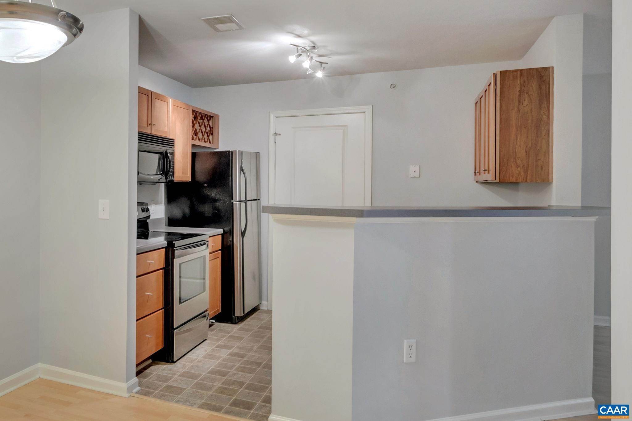 9. Condominiums for Sale at 720 WALKER SQ #1B Charlottesville, Virginia 22903 United States