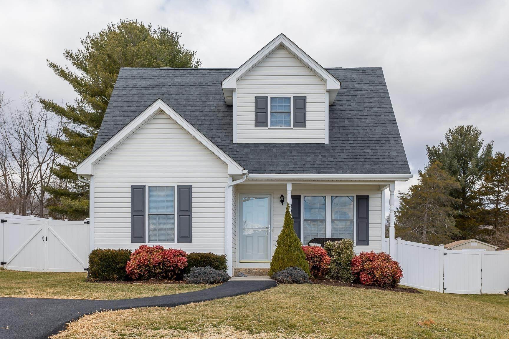 Single Family Homes 为 销售 在 67 AUGUSTA Street Verona, 弗吉尼亚州 24482 美国