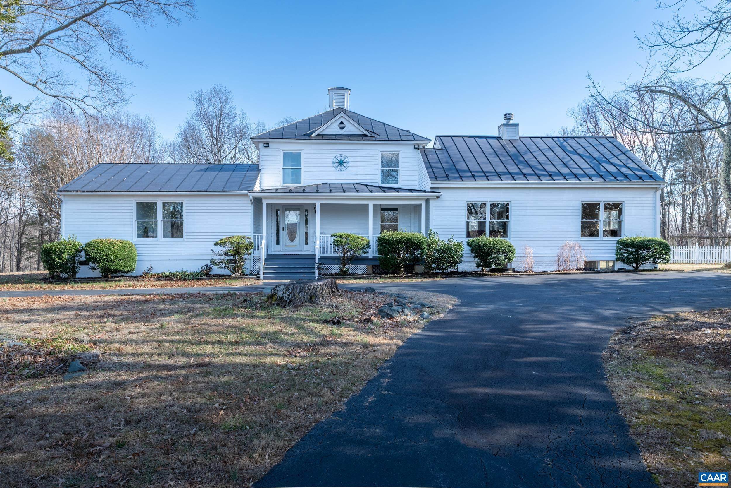 Single Family Homes 为 销售 在 6883 PORTERS Road Esmont, 弗吉尼亚州 22937 美国