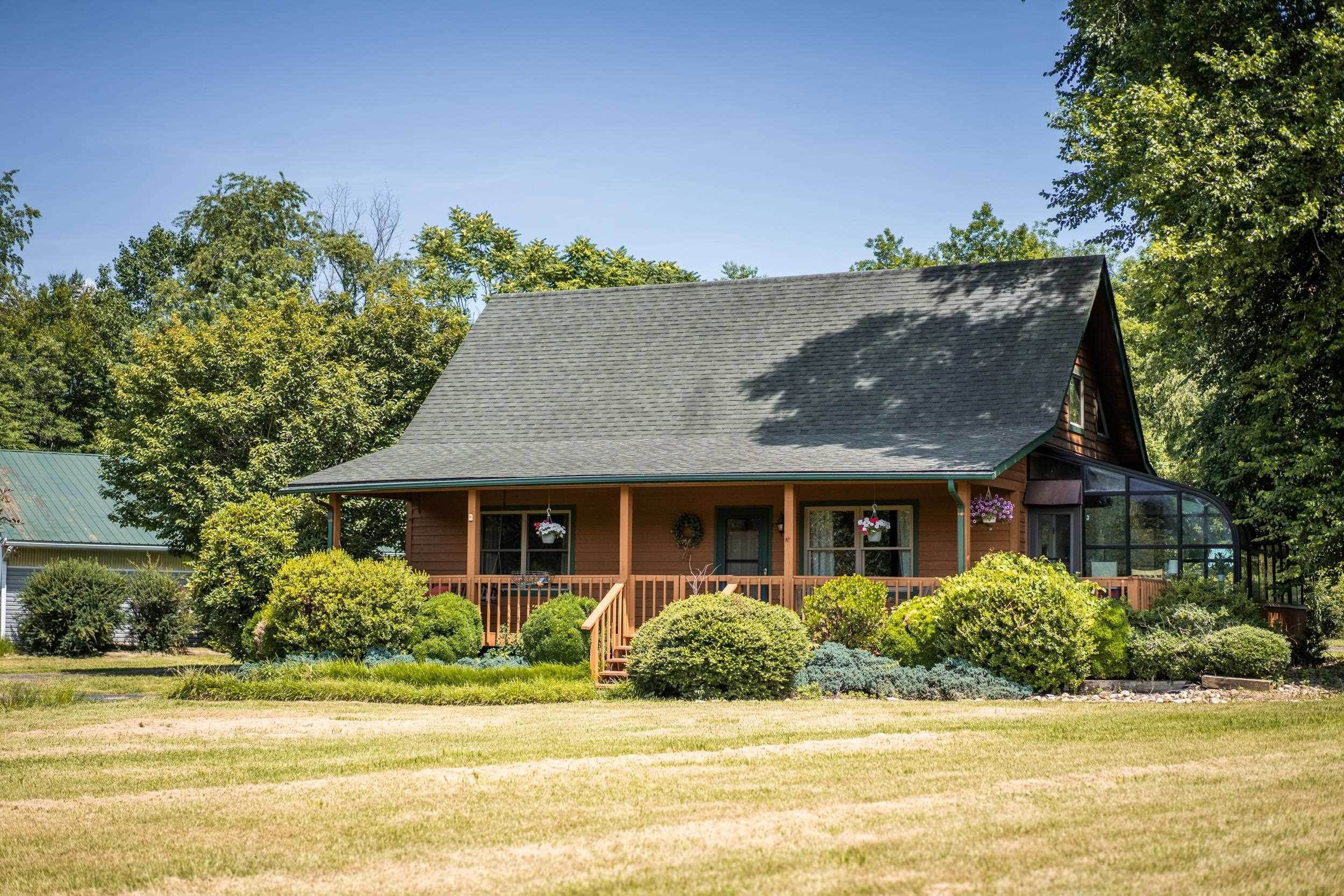 Single Family Homes 为 销售 在 202 GRAYWINDS Lane Nellysford, 弗吉尼亚州 22958 美国