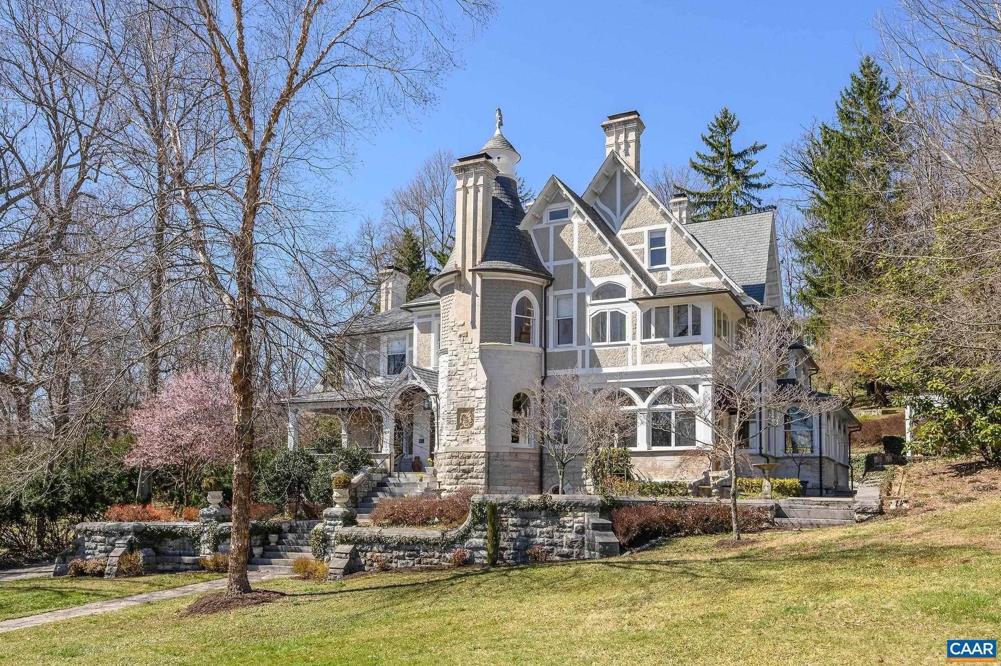 Single Family Homes 为 销售 在 605 BEVERLEY Street Staunton, 弗吉尼亚州 24401 美国