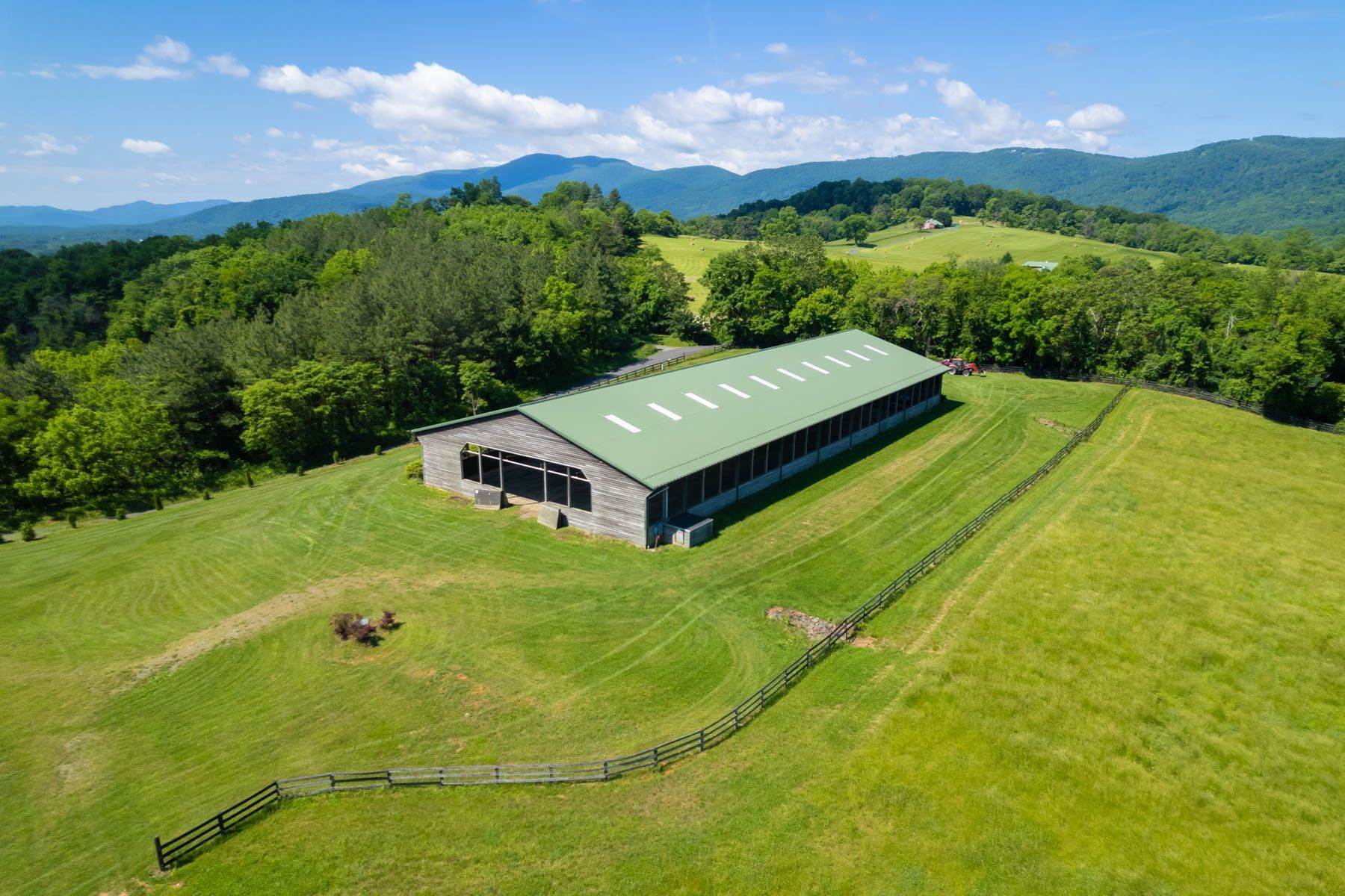 49. Single Family Homes for Sale at Fox Horn Farm 9331 Old Turnpike Road Afton, Virginia 22920 United States