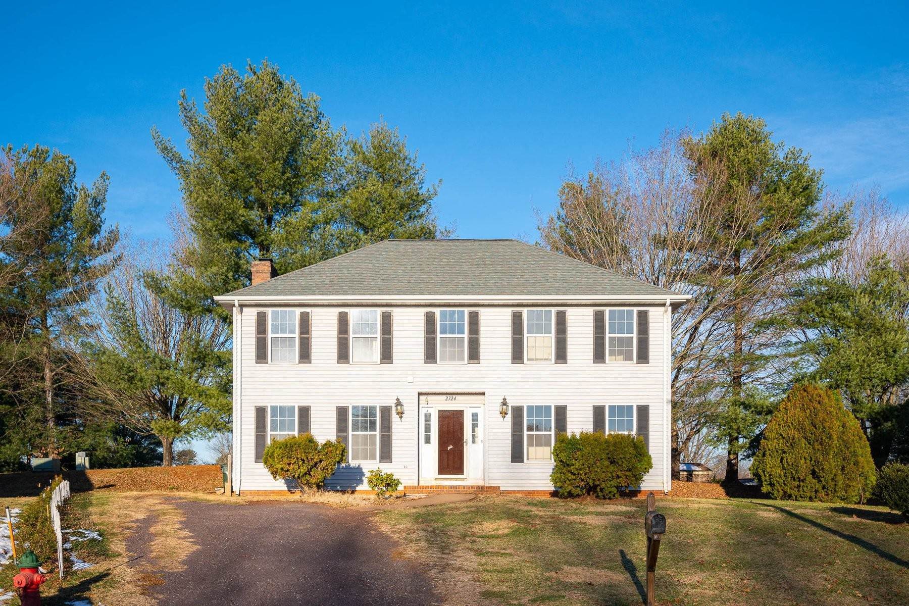 Single Family Homes pour l Vente à 2324 Maplewood Drive Culpeper, Virginia 22701 États-Unis