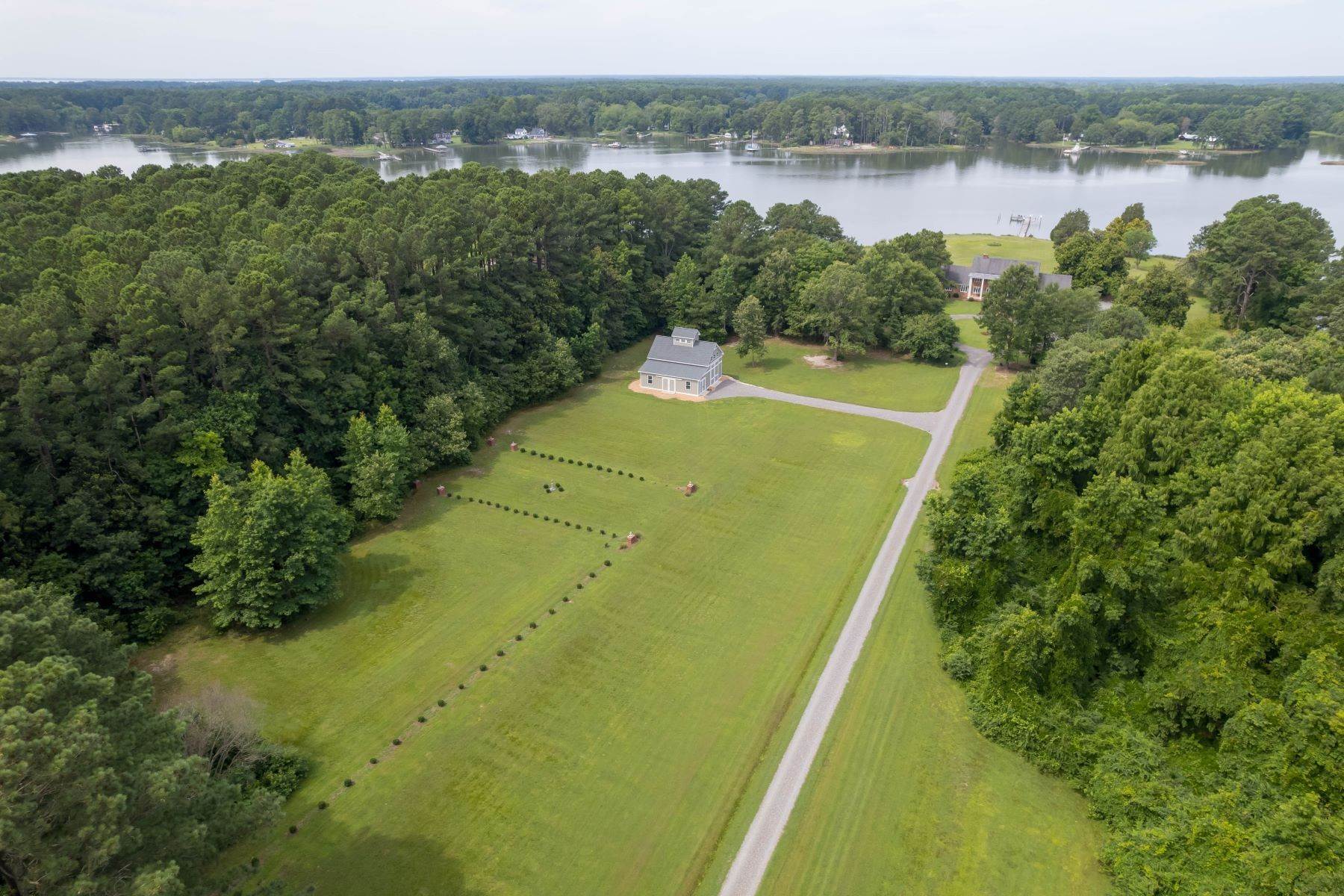 7. Single Family Homes for Sale at East River 68 Preston Point Rd Mathews, Virginia 23109 United States