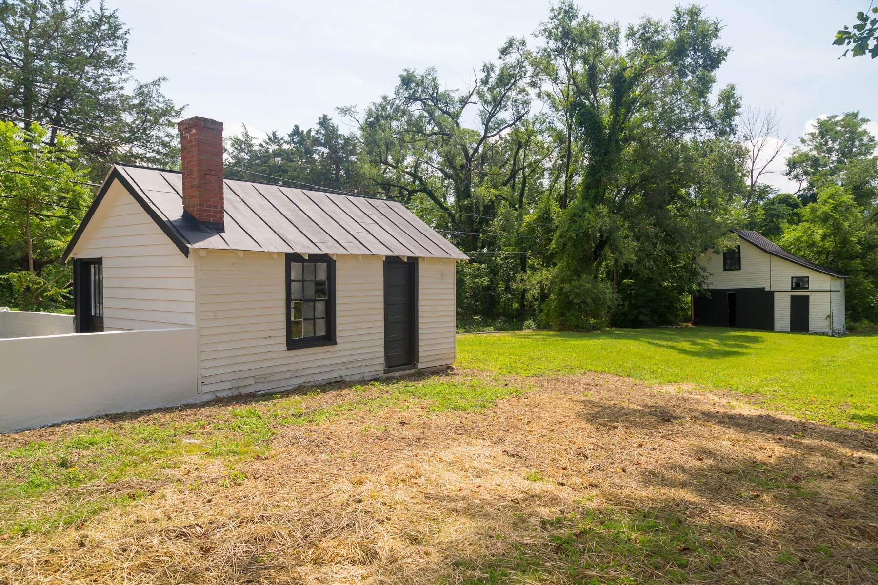 50. Single Family Homes for Sale at Hillsboro Farmhouse 6417 Hillsboro Ln Crozet, Virginia 22932 United States
